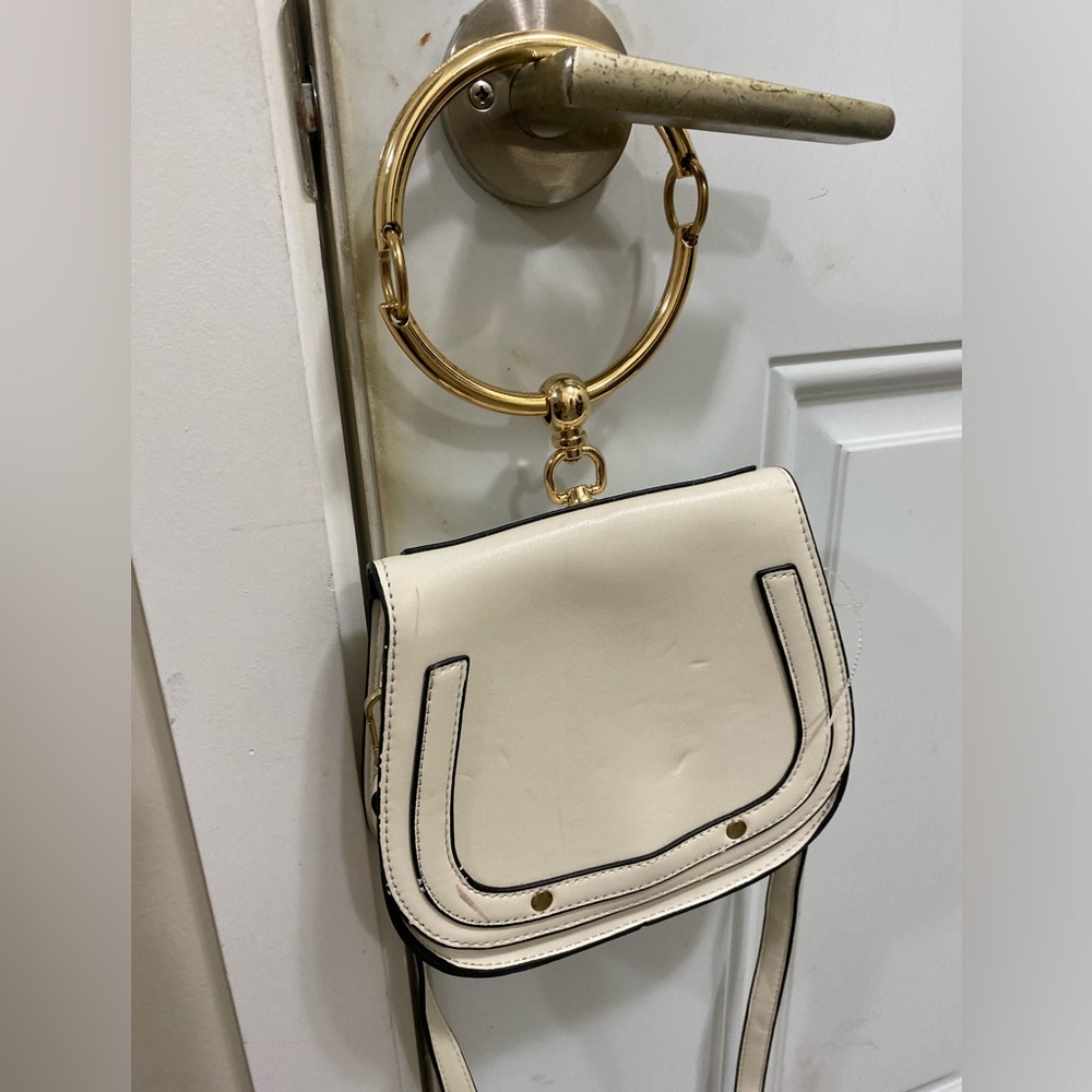 Elegant Cream Handbag with Gold Accents Chloe style